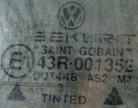 Стекло переднее правое VW T4 703845202 с зеленым оттенком Sekurit Saint Gobain E1 43R.001352 Dot 448 AS2 M4 TinTED