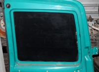 Стекло задней распашной двери VW T4 с обогревом 7D0845501 левое