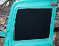 Стекло задней распашной двери VW T4 с обогревом 7D0845502 правое